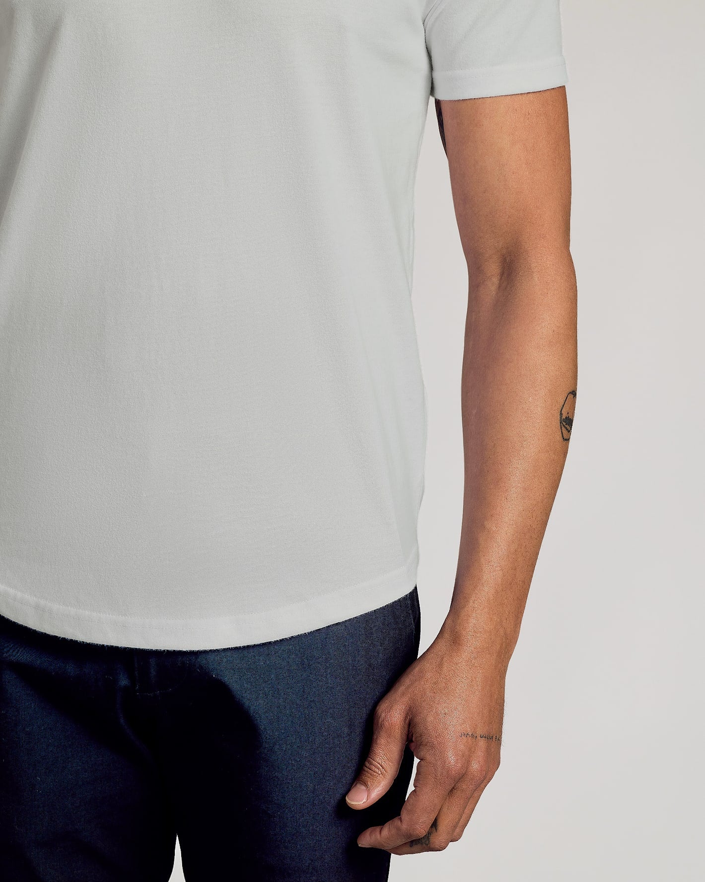 Vapor Curved Hem Classic Crew Neck